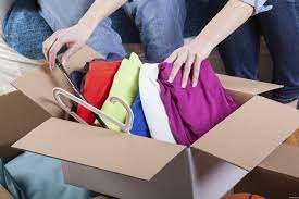 تخزين الملابس لمدة طويلة بدون استخدام قد يسبب تغير رائحتها وتعرضها للتلف